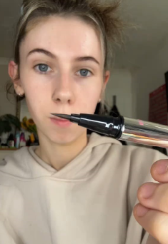 It’s very good eyeliner , I have hayfever and it works fine