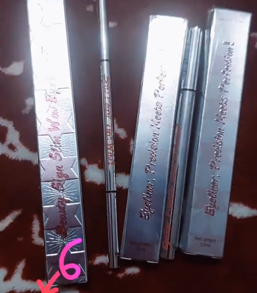 This brow pencil is really easy to use and makes my brows look natural.