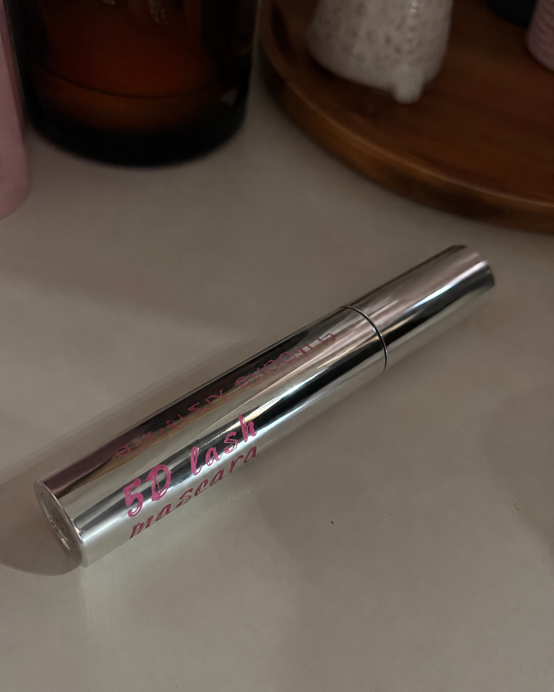 It separates each lash beautifully and makes my eyes look brighter.