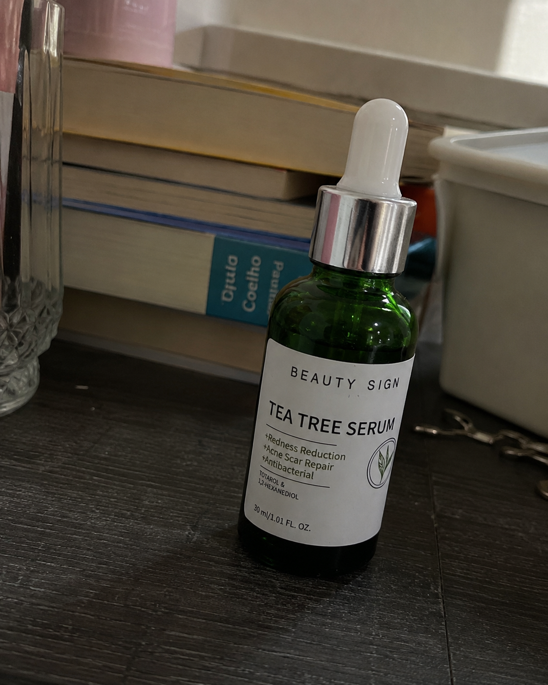 I use it at night, and my skin looks calmer in the morning.