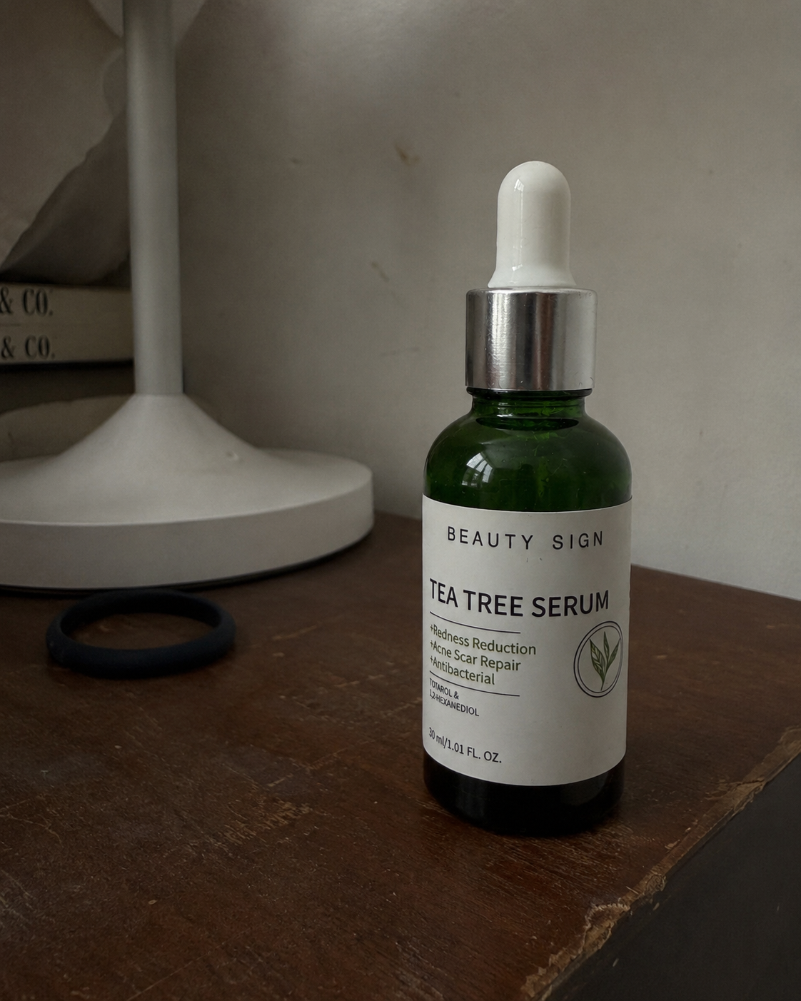 Helps control oiliness while calming breakouts.